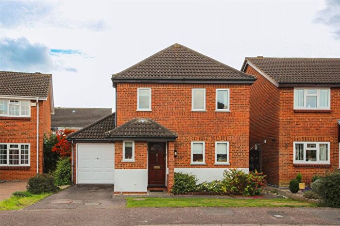 4 Bedroom Detached House For Sale In Buckfast Avenue, Bedford, Bedfordshire, MK41