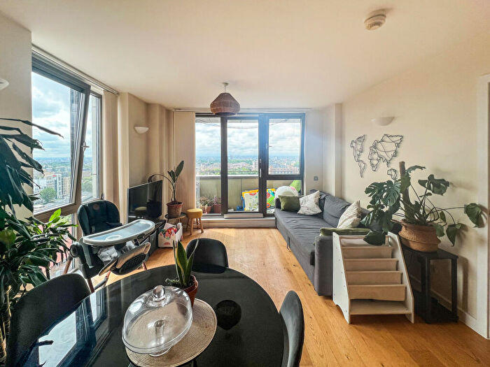 2 Bedroom Flat To Rent In Spencer Way, Shadwell, E1