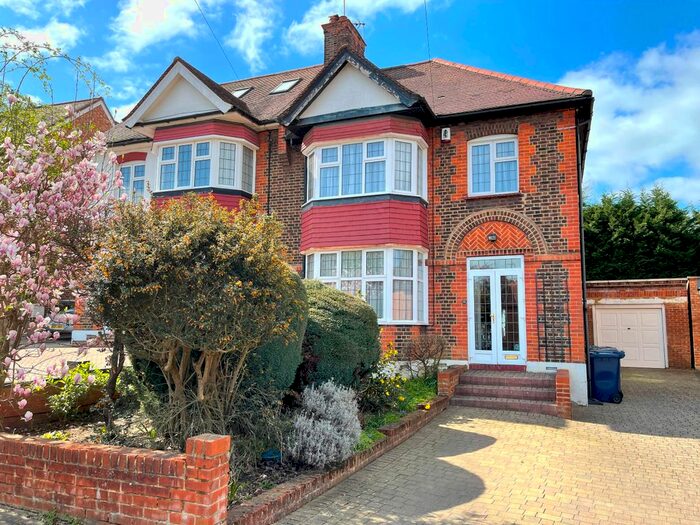 3 Bedroom Semi-Detached House To Rent In Singleton Scarp, London, N12