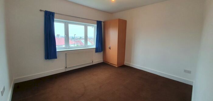 3 Bedroom Maisonette To Rent In South Norwood Hill, London, SE25