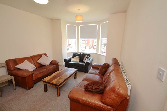 9 Bedroom Terraced House To Rent In Booth Avenue, Fallowfield, Manchester, M14