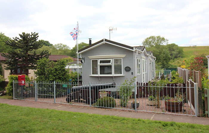 2 Bedroom Park Home For Sale In Swindon/ Wall Heath, Hinksford Park, DY6