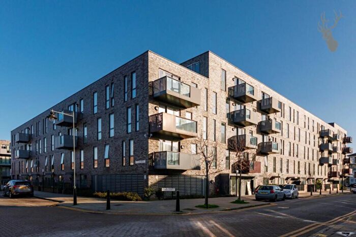 2 Bedroom Flat For Sale In Duckett Street, Stepney Green, E1