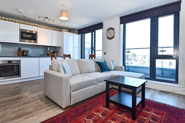 1 Bedroom Flat To Rent In Palmerston Road, Wimbledon, London, SW19