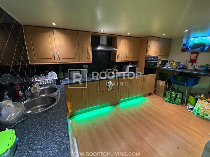 6 Bedroom House To Rent In Welton Mount, Leeds, LS6