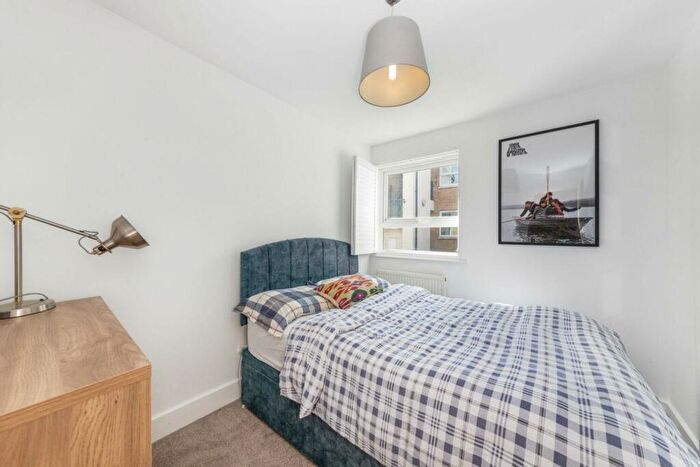 2 Bedroom Apartment To Rent In Silken Mews Peckham, SE15
