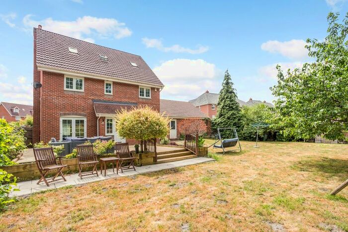 5 Bedroom Detached House To Rent In Kingsley Square, Fleet, GU51