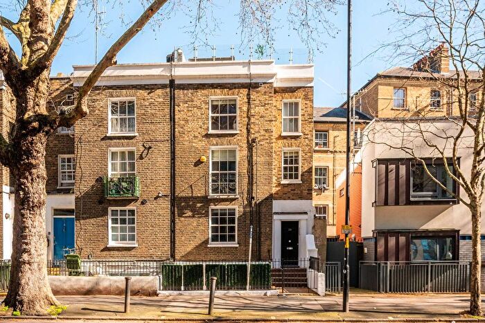 2 Bedroom Maisonette For Sale In Waterloo Road, Waterloo, London, SE1