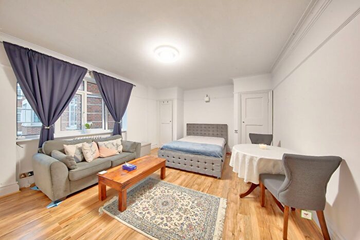 Studio To Rent In Chatsworth Court, Pembroke Road, W8