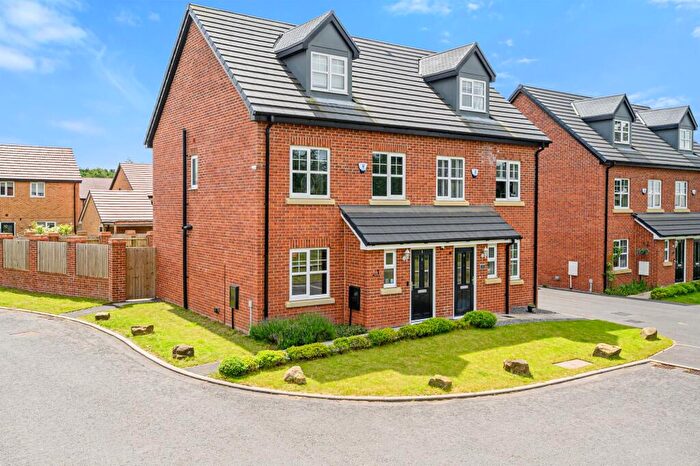 4 Bedroom Semi Detached House For Sale In Derwent Close, Farington, PR25