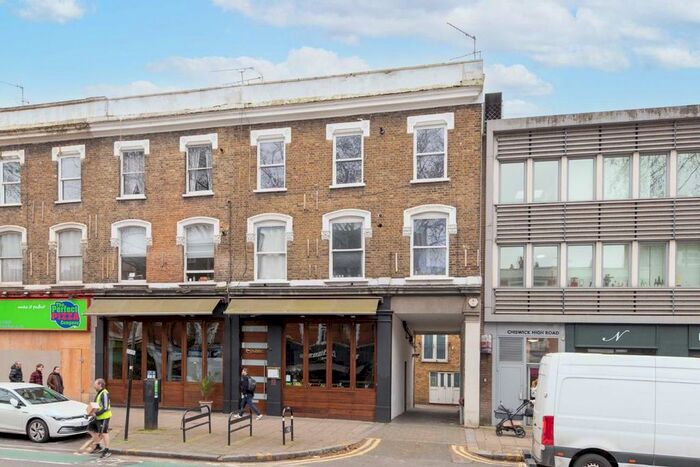 3 Bedroom Flat To Rent In Chiswick High Road, London, W4
