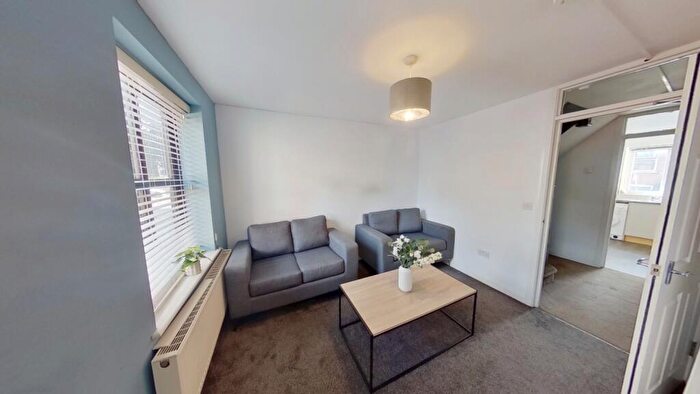 4 Bedroom Semi-Detached House To Rent In The Yard, Sophie Road, Nottingham, NG7