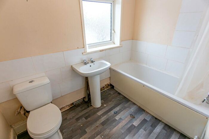 2 Bedroom Semi-Detached House For Sale In Kentmere Avenue, Leeds, LS14