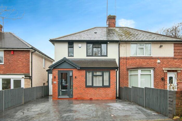 3 Bedroom Semi-Detached House For Sale In Tedstone Road, Birmingham, West Midlands, B32