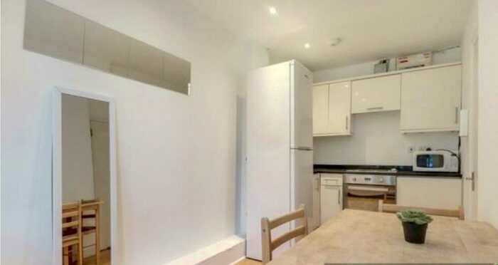 3 Bedroom Apartment To Rent In Holloway Road, Archway, N7