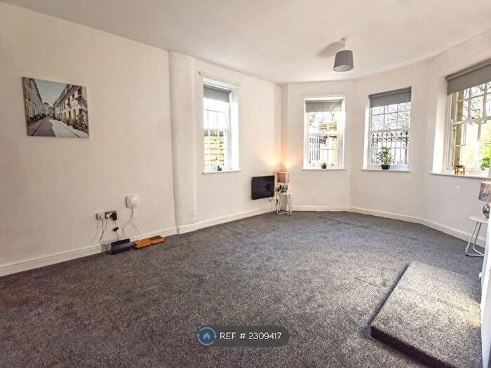 2 Bedroom Detached House To Rent In Fawcett Lane, Leeds, LS12