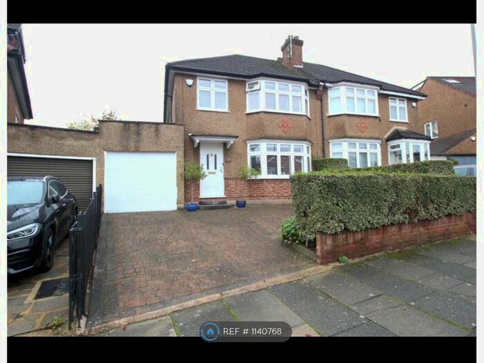 3 Bedroom Semi-Detached House To Rent In Albemarle Road, East Barnet, Barnet, EN4