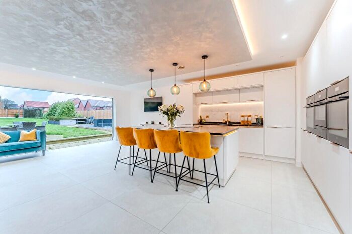 5 Bedroom Detached House For Sale In Poplars Farm Road, Barton Seagrave, NN15