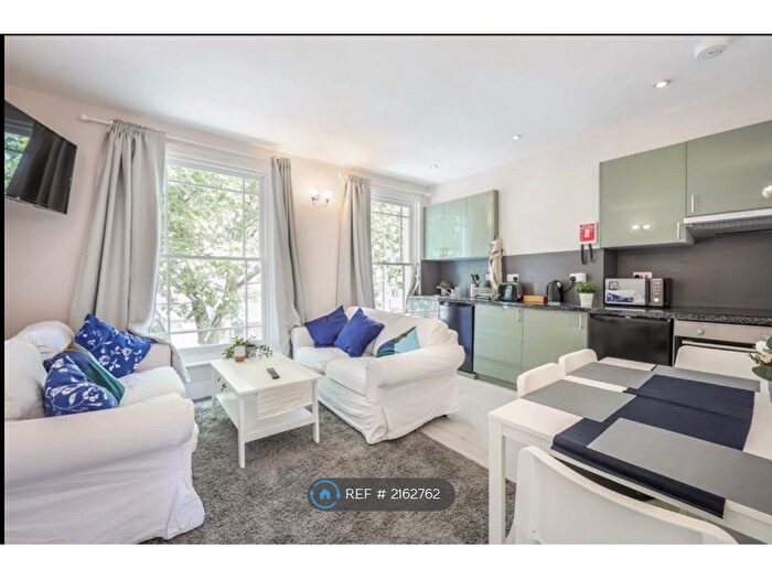 3 Bedroom Flat To Rent In New Cross Road, London, SE14