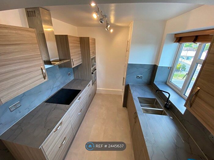 3 Bedroom Flat To Rent In Bexley Road, London, SE9