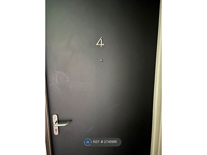 2 Bedroom Flat To Rent In Royal Court, Nottingham, NG5