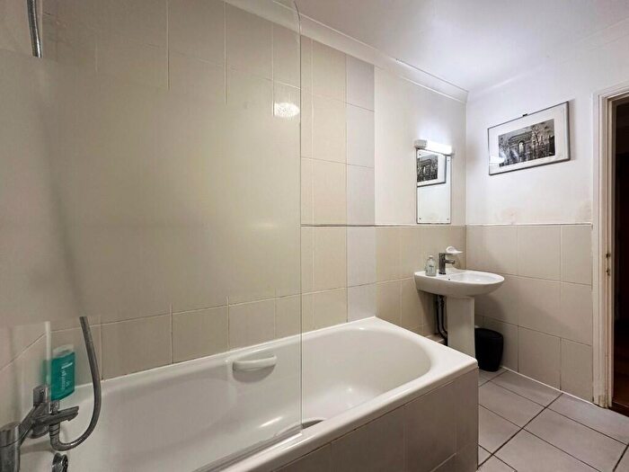 2 Bedroom Flat To Rent In Ensign Street, London, E1