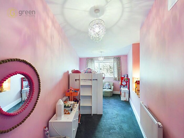 3 Bedroom End Of Terrace House For Sale In Clarendon Road, Four Oaks, B75