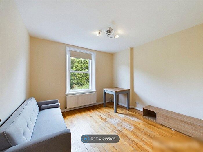 2 Bedroom Flat To Rent In Inglis Road, London, W5