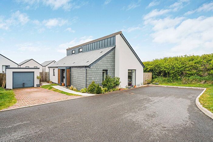 3 Bedroom Bungalow For Sale In Russet Gardens, Kingsbridge, TQ7
