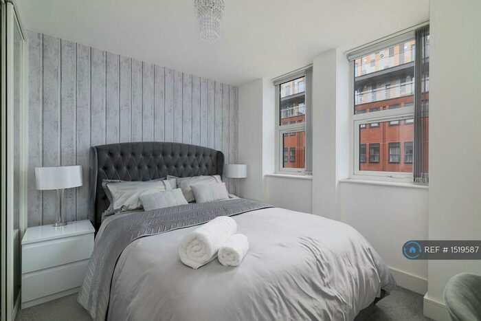 2 Bedroom Flat To Rent In Mercury Gardens, Romford, RM1