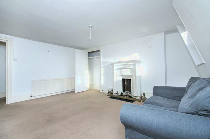 1 Bedroom Apartment To Rent In Surrey Square, London, SE17