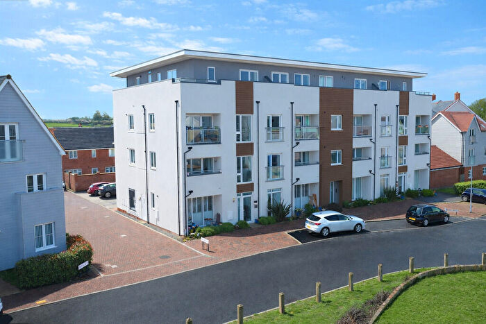 2 Bedroom Apartment For Sale In Marina Walk, Rowhedge, CO5