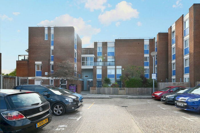 3 Bedroom Flat To Rent In Crane House, Roman Road, Bow, E3