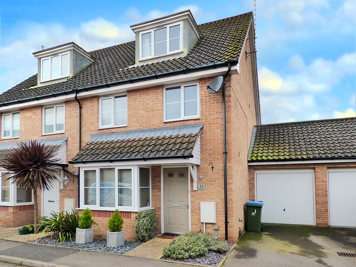 3 Bedroom Semi-Detached House To Rent In Gratwicke Drive, Littlehampton, BN17