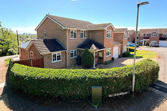 4 Bedroom Detached House For Sale In Minchin Green, Binfield, Bracknell, Berkshire, RG42