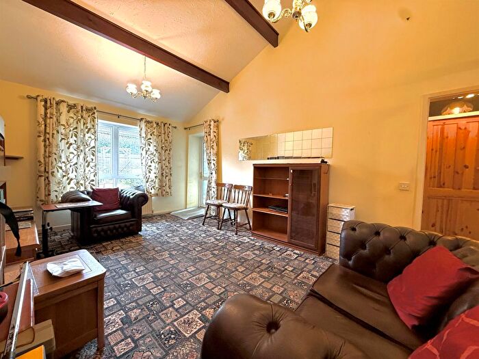 2 Bedroom Terraced Bungalow For Sale In Ferndale, Hedge End, Southampton, SO30