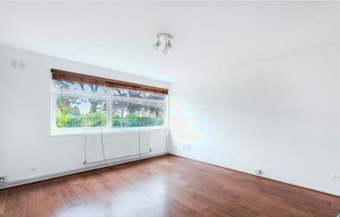 2 Bedroom Apartment To Rent In Brunswick House, Dollis Avenue, Finchley, N3