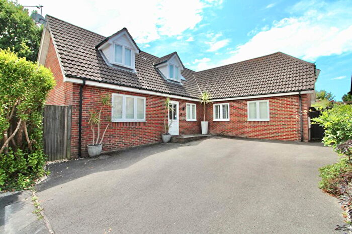 4 Bedroom Detached House For Sale In Harford Close, Pennington, Lymington, SO41