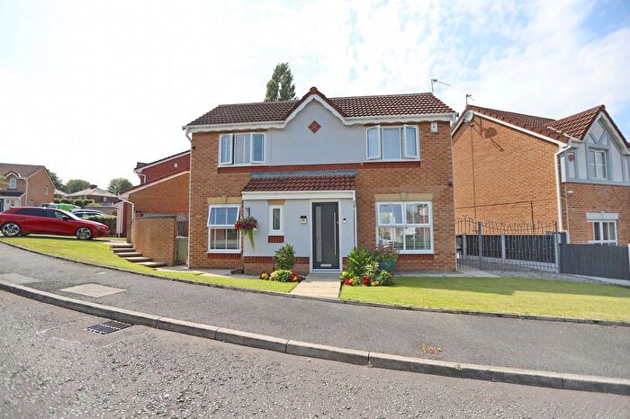 3 Bedroom Detached House For Sale In Greendale Drive, Radcliffe, M26