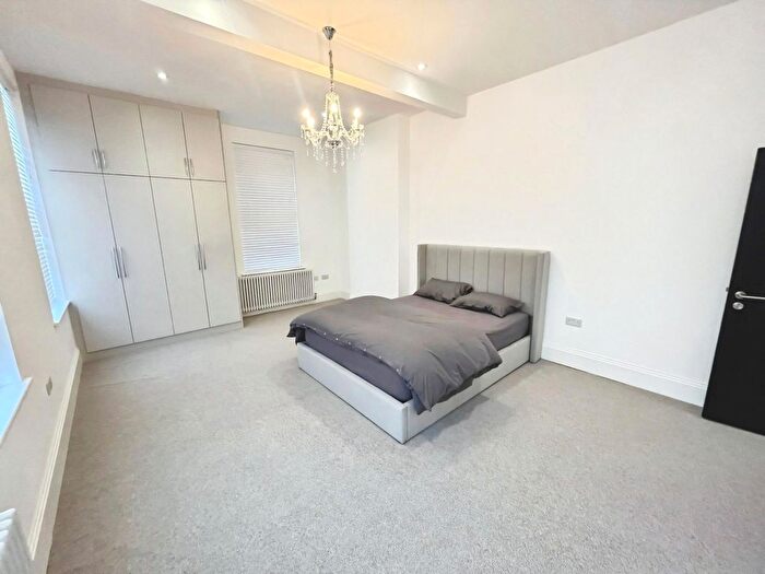 2 Bedroom Property To Rent In Uxbridge Road, Hanwell, W7