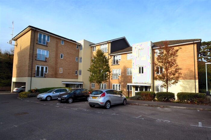 2 Bedroom Flat To Rent In Waterfall Close, Hertford Road, Hoddesdon, Herts, EN11