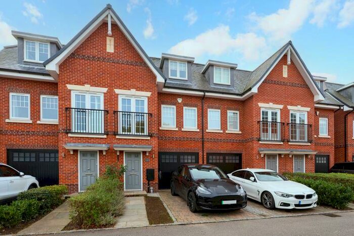 3 Bedroom Semi-Detached House To Rent In Combe Place, Cobham, Surrey, KT11