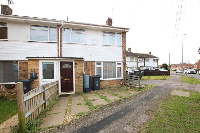 3 Bedroom Semi Detached House To Rent In Swan Road, Hailsham, BN27