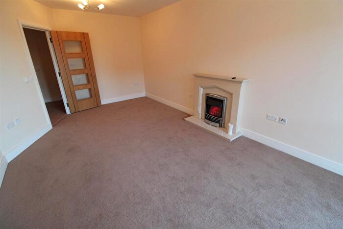 1 Bedroom Flat For Sale In Elliott Court, High Street North, Dunstable, LU6
