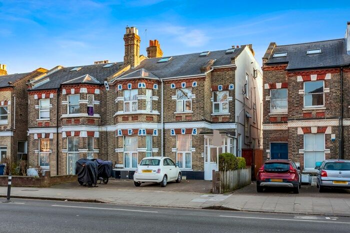 3 Bedroom Flat To Rent In The Vale, London, W3