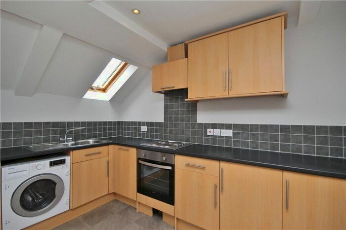 2 Bedroom Flat To Rent In High Street, Bramley, Guildford, Surrey, GU5
