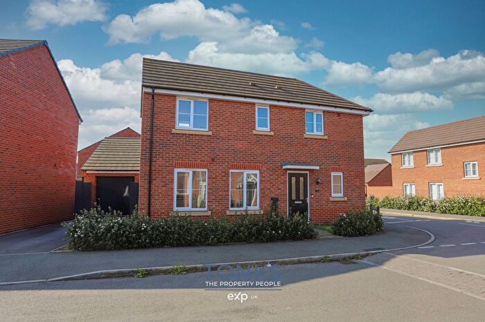 3 Bedroom Detached House For Sale In Thomson Grove, Halesowen, B62