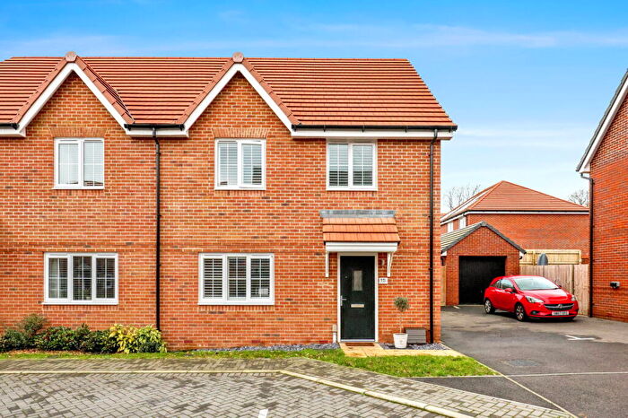 4 Bedroom Semi Detached House For Sale In Pinckney Lane, Salisbury, SP5