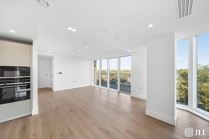 2 Bedroom Flat To Rent In Chiswick High Road, London, W4