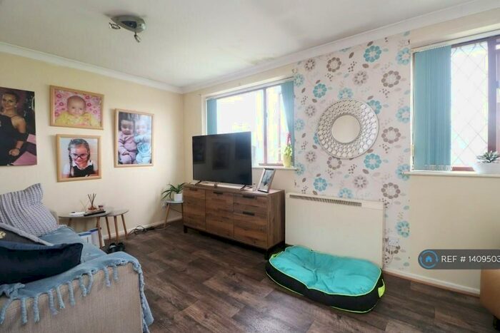 1 Bedroom Maisonette To Rent In Brookshaw Street, Bury, BL9